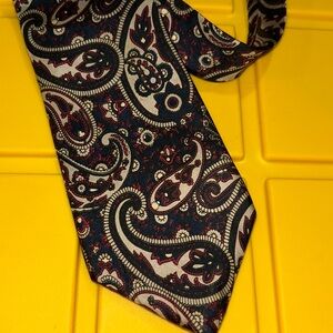 EUC Oscar de La Renta silk paisley  tie